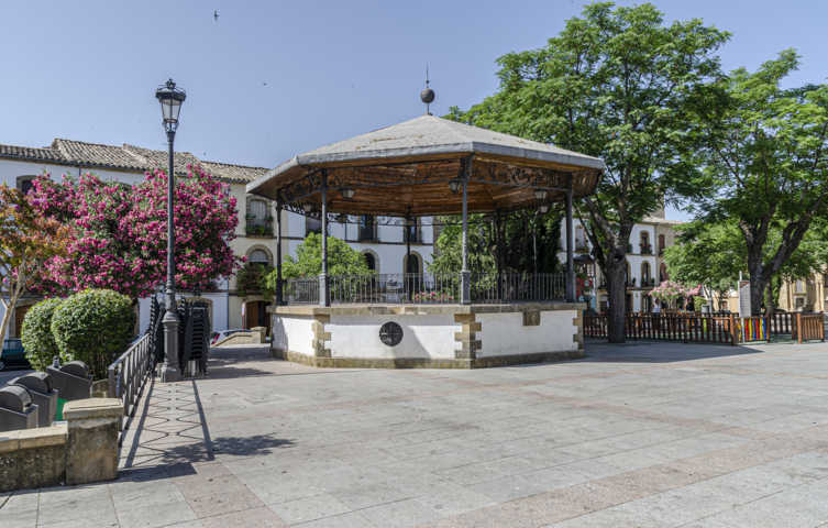 Jaén - Úbeda 036 - plaza 1 de Mayo.jpg